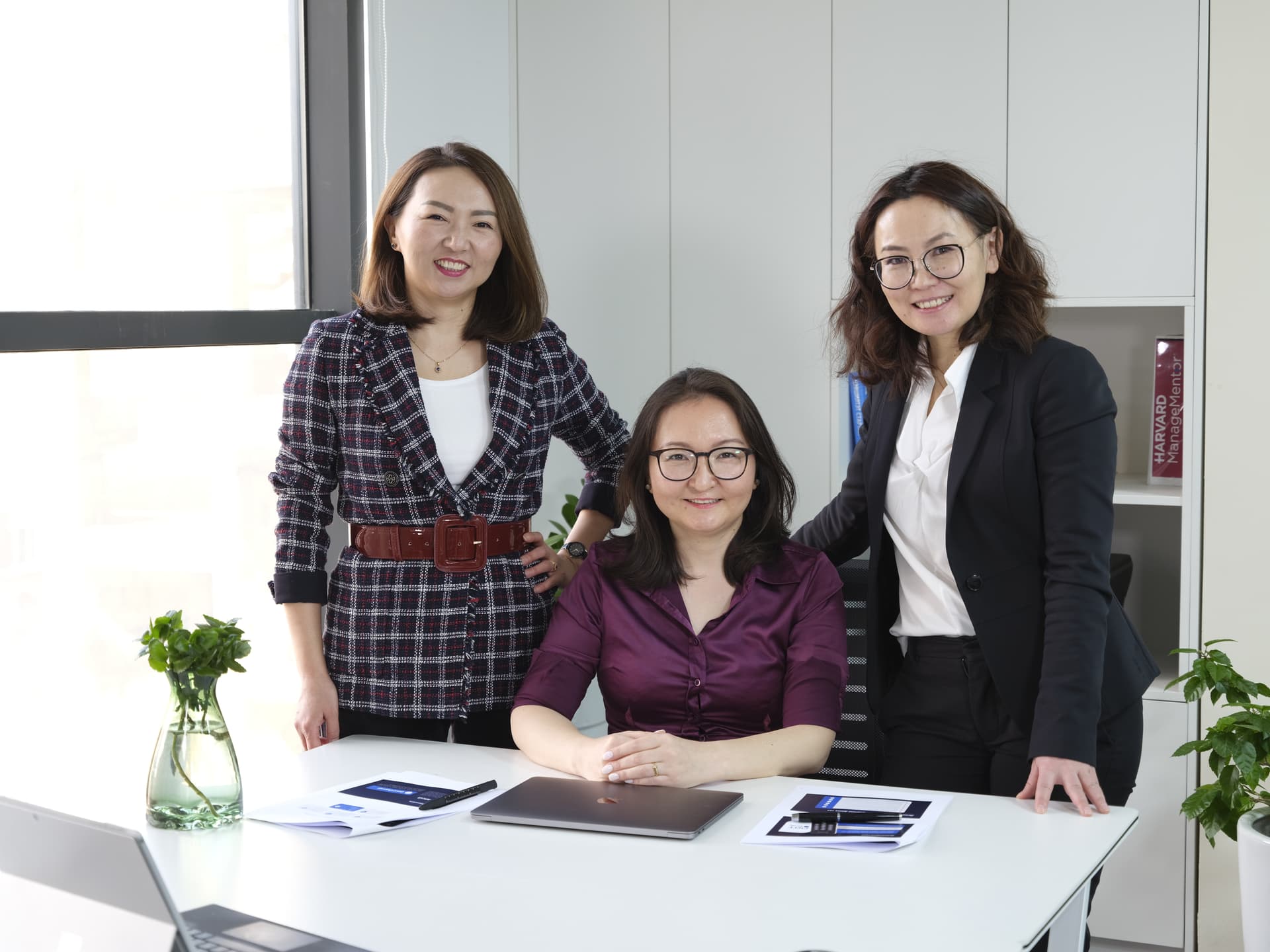 Бидний баг хамт олон